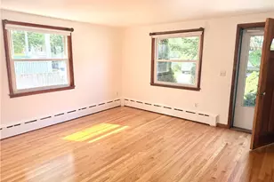 25 Thurston Ave, Newport, RI 02840 - Photo 5