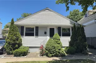 25 Thurston Ave, Newport, RI 02840 - Photo 1