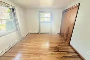 25 Thurston Ave, Newport, RI 02840 - Photo 9