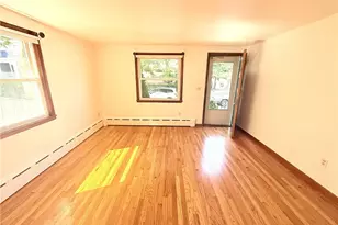 25 Thurston Ave, Newport, RI 02840 - Photo 3