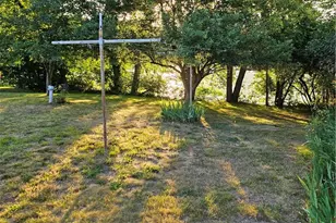 27 Clifton Ave, Coventry, RI 02816 - Photo 3