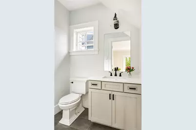 110 Newport Avenue, Middletown, RI 02842 - Photo 21