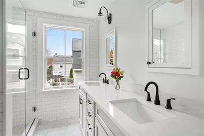 110 Newport Avenue, Middletown, RI 02842 - Photo 15