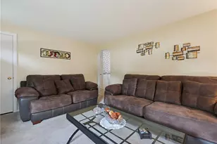 19 Louise Dr, West Warwick, RI 02893 - Photo 13
