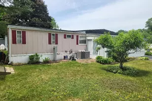 27 Woodward Rd, Lincoln, RI 02865 - Photo 3