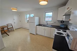 70 Carroll Ave, Newport, RI 02840 - Photo 15
