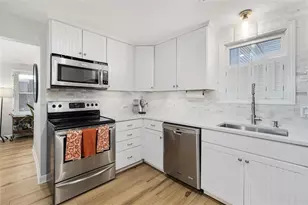 208 Marlborough St, East Greenwich, RI 02818 - Photo 5