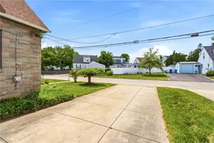 34 Intervale Rd, Cranston, RI 02910 - Photo 3