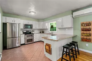 22 Kinnicutt Ave, Warren, RI 02885 - Photo 3