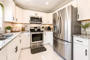 35 Sisson St, Providence, RI 02909 - Photo 3