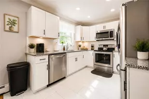 35 Sisson St, Providence, RI 02909 - Photo 5