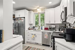 29 Burt St, Warwick, RI 02886 - Photo 21