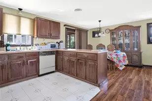 35 Sycamore Dr, Cranston, RI 02921 - Photo 5