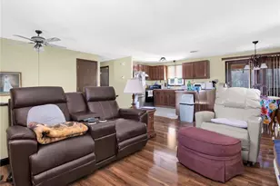 35 Sycamore Dr, Cranston, RI 02921 - Photo 9
