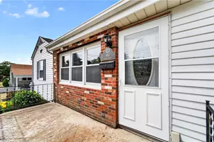 40 Cleveland St, West Warwick, RI 02893 - Photo 33