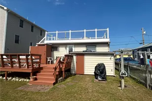25 Champlin Ave, Narragansett, RI 02879 - Photo 13