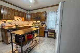 65 Bellingham St, Woonsocket, RI 02895 - Photo 11