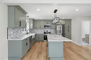 135 Owen Ave, Pawtucket, RI 02860 - Photo 9
