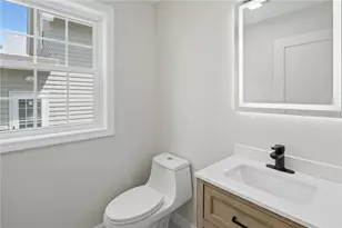 135 Owen Ave, Pawtucket, RI 02860 - Photo 13