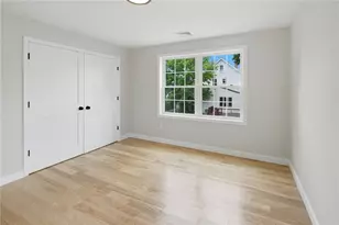 135 Owen Ave, Pawtucket, RI 02860 - Photo 33