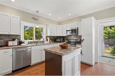 40 Greenwood Avenue, Warwick, RI 02886 - Photo 5