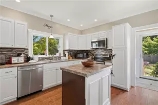 40 Greenwood Ave, Warwick, RI 02886 - Photo 5