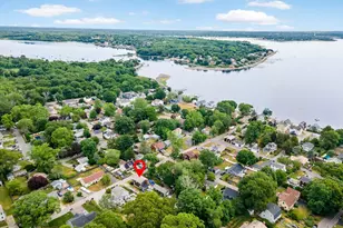 37 Platt St, Bristol, RI 02809 - Photo 5