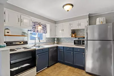 37 Platt Street, Bristol, RI 02809 - Photo 7