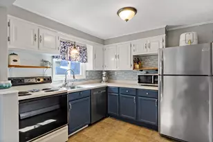 37 Platt St, Bristol, RI 02809 - Photo 7