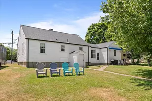 1472 Wampanoag Trl, East Providence, RI 02915 - Photo 33