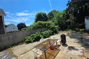 18 Glen St, East Providence, RI 02915 - Photo 25