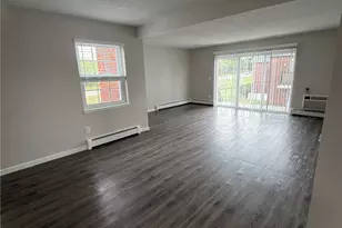 3 Admiralty Dr, Middletown, RI 02842 - Photo 3