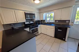 118 Center Ave, Middletown, RI 02842 - Photo 7