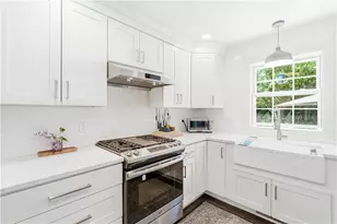 23 Dyer St, Warren, RI 02885 - Photo 5
