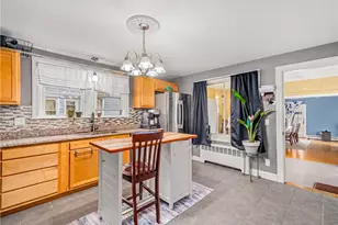 10 Booth Ave, Pawtucket, RI 02861 - Photo 9