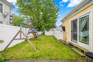 10 Booth Ave, Pawtucket, RI 02861 - Photo 33