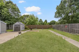 39 Gloria St, Pawtucket, RI 02861 - Photo 17
