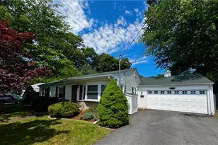 23 Edendale Dr, Lincoln, RI 02865 - Photo 3