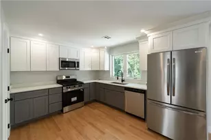 31 Tucker St, Warwick, RI 02886 - Photo 3