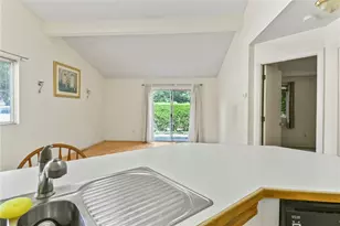 754 Williamsburg Cir, Warwick, RI 02886 - Photo 9