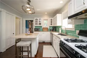 26 Carey St, Newport, RI 02840 - Photo 5