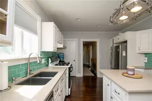 26 Carey St, Newport, RI 02840 - Photo 7