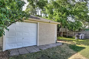 15 Bow St, Cranston, RI 02905 - Photo 35