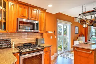 15 Bow St, Cranston, RI 02905 - Photo 17