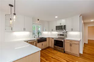 8 Barnes St, Smithfield, RI 02828 - Photo 11