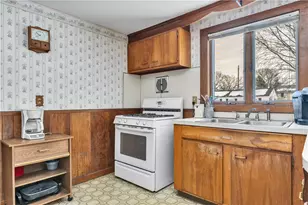 22 Hagerstown Rd, Warwick, RI 02886 - Photo 3