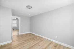 82 Burnside Ave, Newport, RI 02840 - Photo 15