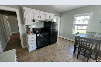 82 Burnside Avenue, Newport, RI 02840 - Photo 19