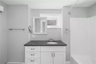 82 Burnside Ave, Newport, RI 02840 - Photo 9