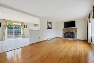 31 Benjamin Ave, Cranston, RI 02920 - Photo 5